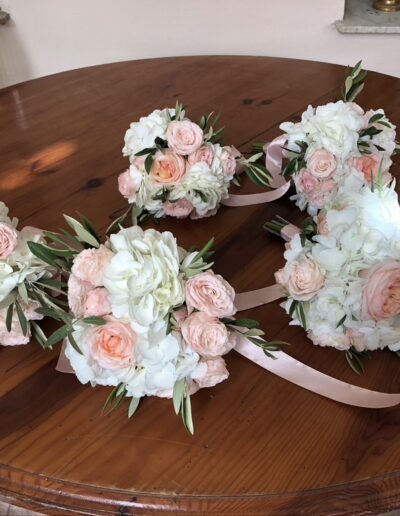 Bouquets de fleur mariage la Garde rose et blanc avec ruban